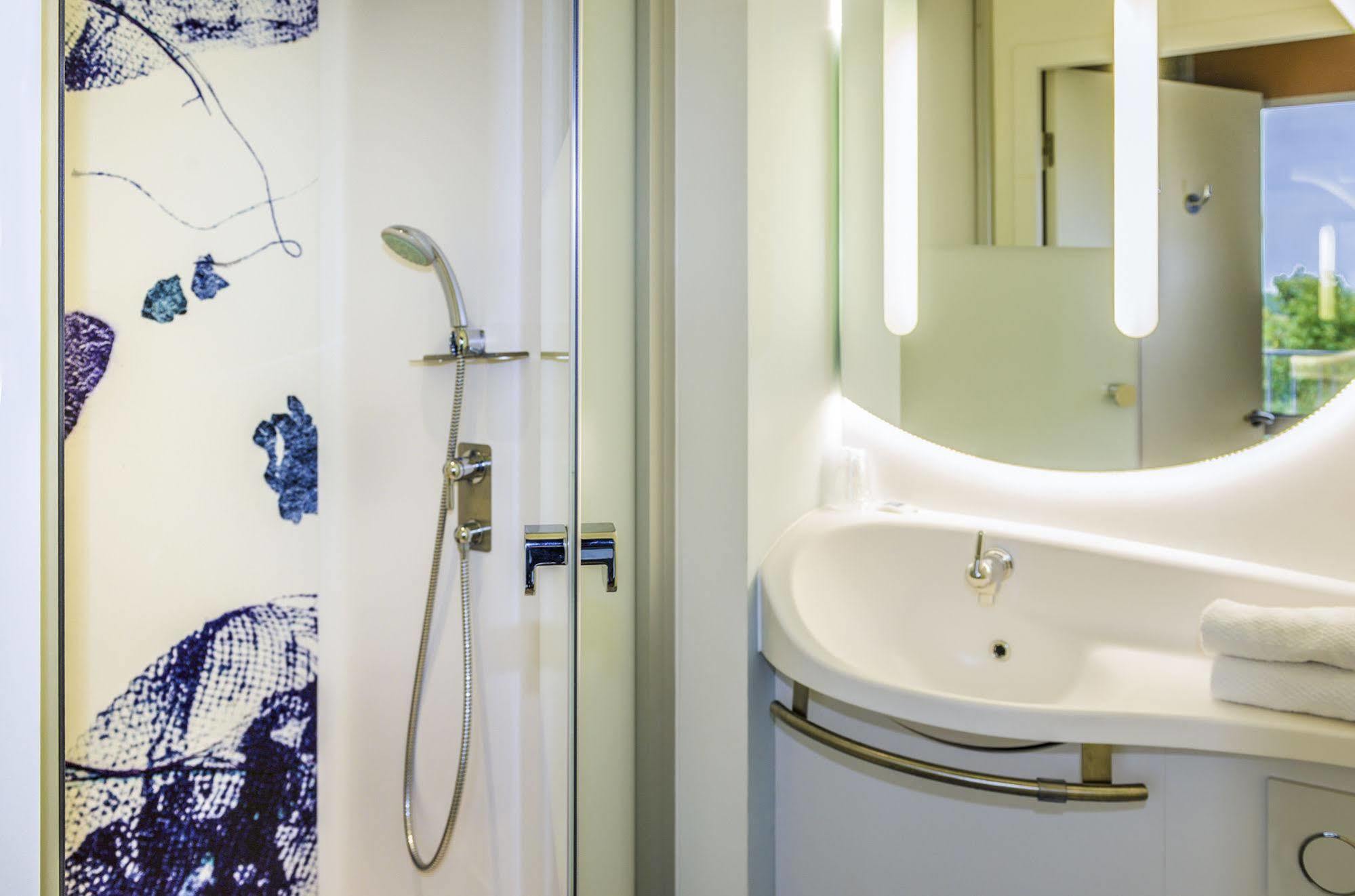 Ibis Budget Saint Quentin Yvelines - Velodrome Montigny-le-Bretonneux Exterior photo